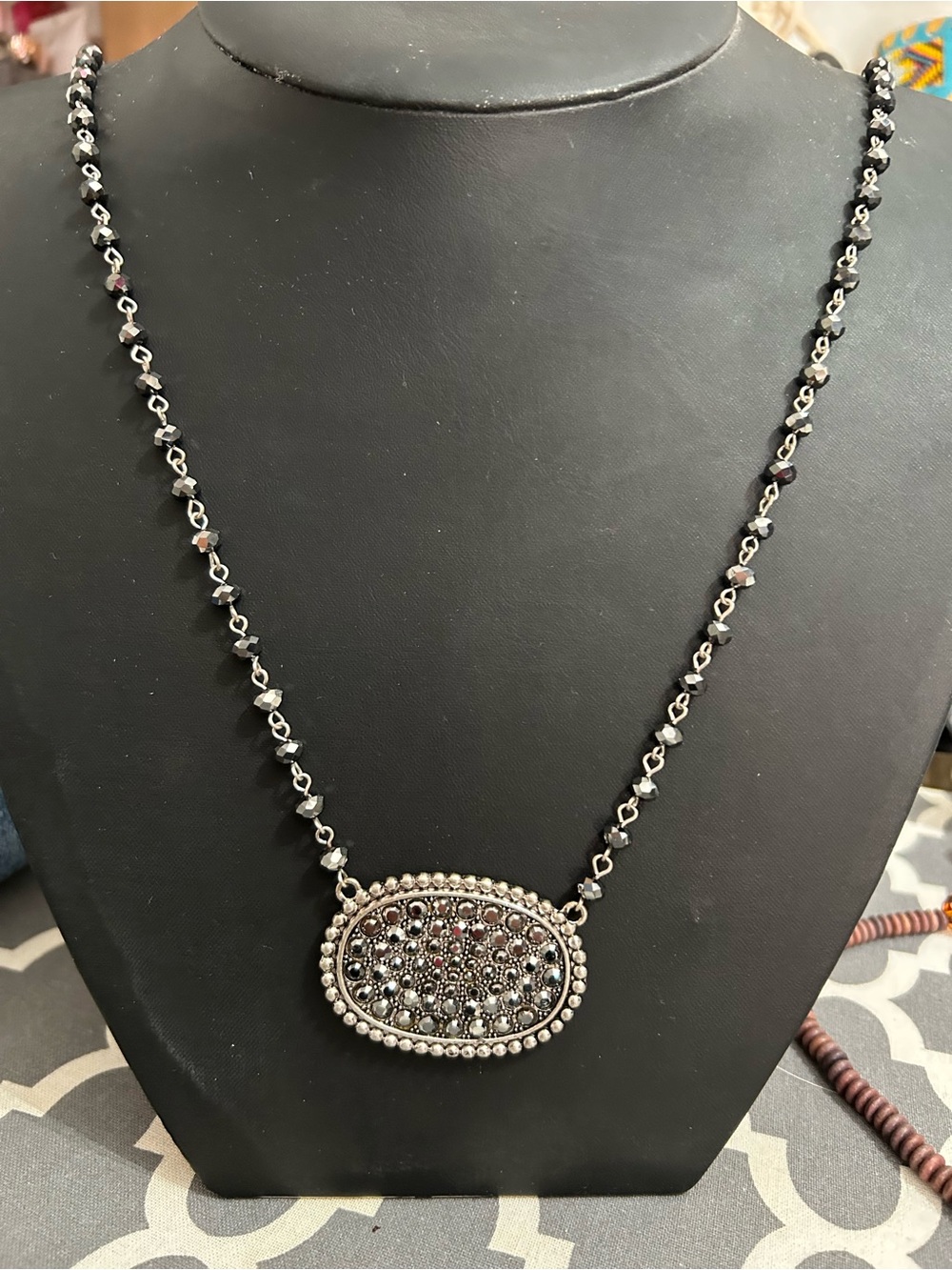 Silver-Tone Black Bead Oval Pendant Necklace - Unbranded